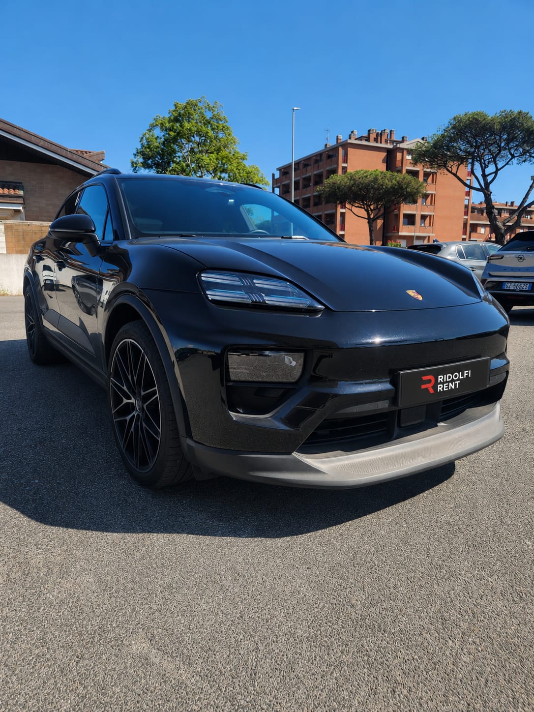 Porsche Macan 4 Full Electric - New Model 2025 1